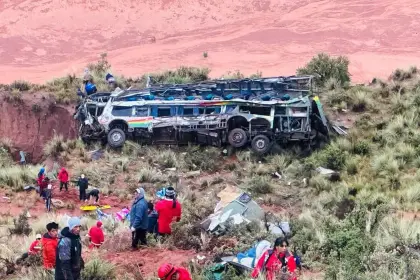 Lista de fallecidos y heridos tras el embarrancamiento de un bus en la ruta Potosí – Oruro