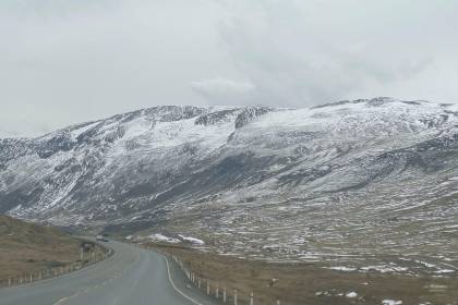 Restablecen viajes hacia los Yungas tras intensa nevada en la Cumbre de La Paz 