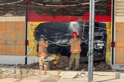 Incendio en Barrio Lindo: Alcaldía estima que el fuego puede ser liquidado este viernes por la noche 
