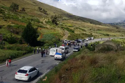 Cochabamba: Levantan bloqueo en Cruce Aguirre y vuelve el tránsito por la carretera nueva a Santa Cruz
