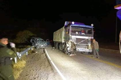 Investigan presunta invasión de carril en el accidente de una delegación de caporales que dejó dos muertos y tres heridos