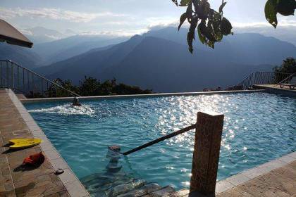 Un hombre de la tercera edad fue hallado sin vida en la piscina de un hotel de Coroico