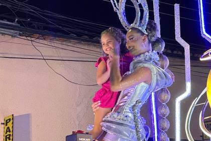 Camila I roba miradas y derrocha alegría en la cuarta ‘preca’ del Carnaval Cruceño 2026