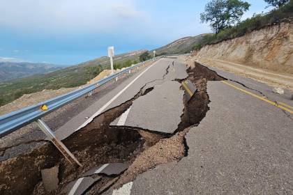 Carretera a Torotoro registra grietas y riesgo de colapso de la plataforma