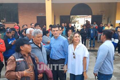 Rodrigo Paz acompaña a su padre a votar y dice que esperará resultados junto a Edmand Lara
