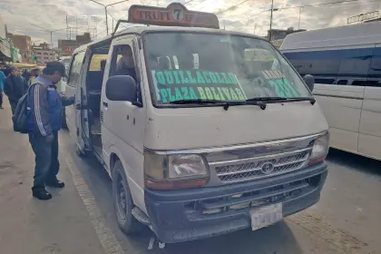 Videos: Subida del pasaje genera conflicto entre choferes y usuarios