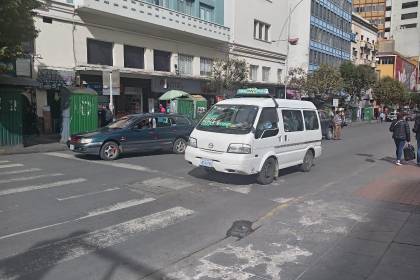 Transporte y viajes se reanudan tras paro de choferes en La Paz 