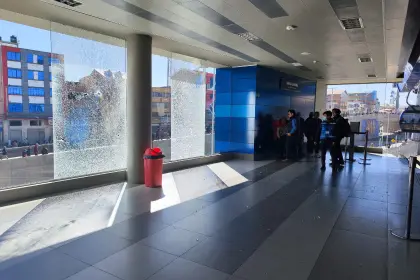 Movilizados se rearticulan en Río Seco y otras zonas de El Alto; hubo ataques a infraestructura del teleférico 