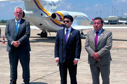 Nuevo canciller de Bolivia asiste a posesión presidencial de Colombia en representación de Paz