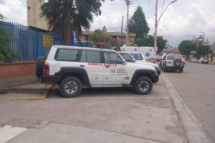 Hallan a joven con múltiples lesiones en el rostro y la cabeza abandonado en una plaza