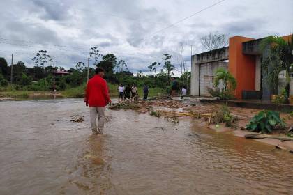 Comunidades de dos municipios quedan aisladas por inundaciones tras las fuertes lluvias en el trópico