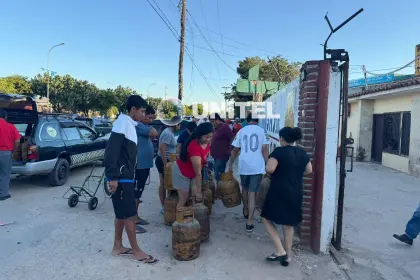 Agencias de distribución de GLP: No hay restricción para la venta de garrafas y las filas son por el feriado largo