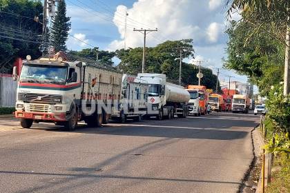 Se registran filas de camiones en busca de diésel en surtidores de Santa Cruz este fin de semana