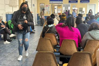 “No hay medicamentos”: Adultos mayores se quejan por la falta de fármacos en el Hospital del Tórax en La Paz