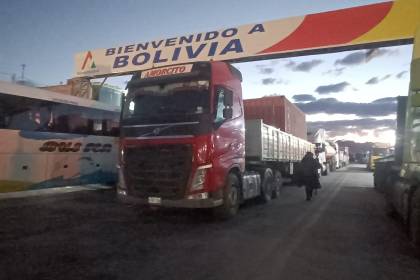 Transportistas varados en Pisiga: Reportan fila kilométrica por reducción de horario en frontera con Chile 