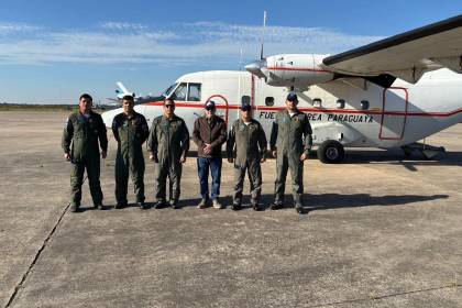 Avión de la FFAA de Paraguay llega a Santa Cruz con ayuda humanitaria para afectados por los bloqueos en La Paz