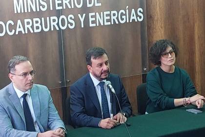 El Gobierno culpa a la gestión de Arce por la “mala calidad” de la gasolina y dice que la situación está controlada