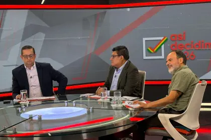 Tras primera encuesta de intención de voto, analistas consideran que Reyes Villa consolidó su base electoral 