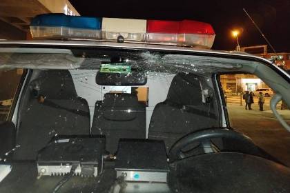 Una camioneta quemada y tres ambulancias destrozadas tras intento de saqueo de billetes en el accidente aéreo en El Alto 