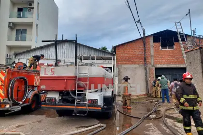 Incendio afecta a una fábrica de café en la zona norte de Santa Cruz