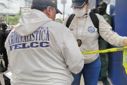 Atraco en Equipetrol ocurrió minutos después que una mujer depositó Bs 121.000; delincuente solo se llevó Bs 20.000