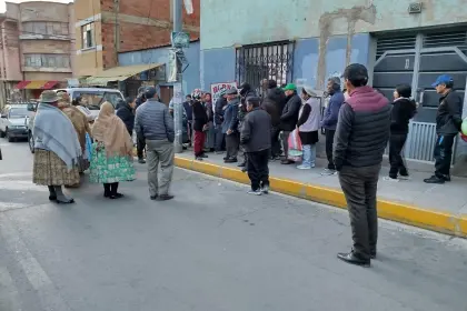 La Paz: Incremento del precio del pan provoca gritos y empujones entre panaderos y compradores
