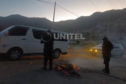 Policía avanza en desbloqueo: Reportan personas arrestadas y un efectivo herido