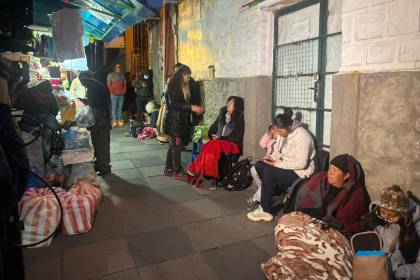 Colapso, falta de medicamentos y fallas en equipos agravan la crisis en los hospitales de Clínicas y de la Mujer en La Paz