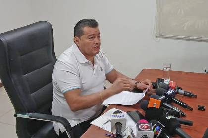 En medio de críticas vecinales, Jhonny dice que se va “tranquilo” de la Alcaldía