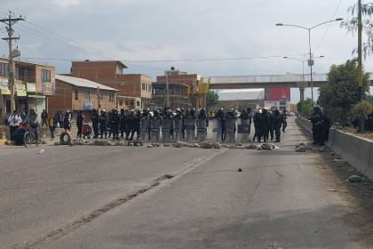 La Policía se moviliza, avanza y logra desbloquear algunos puntos en rutas interdepartamentales