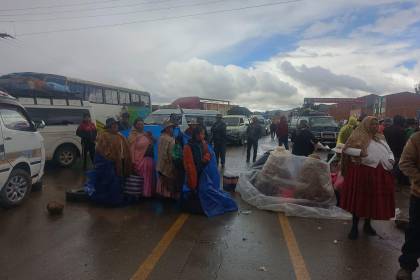 Juntas vecinales dan 48 horas a la Alcaldía de El Alto para abrogar norma municipal que permite el alza de pasajes