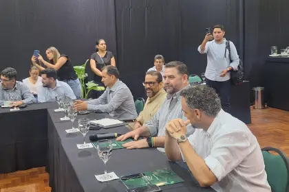 Sector agropecuario se reúne con el gobernador Luis Fernando Camacho en Santa Cruz