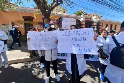 La Paz: Marcha de médicos exige pausa humanitaria de cinco días ante la falta de alimentos y medicamentos