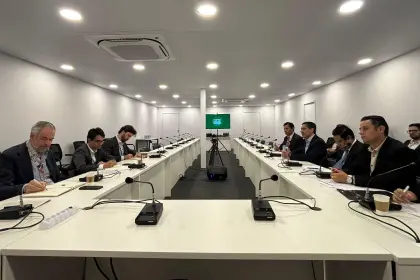 Lara y el ministro Justiniano participan de la COP 30 en Brasil