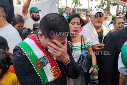 En pleno acto protocolar, alcalde de San Rafael rompe en llanto y clama por ayuda para combatir los incendios 