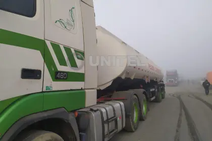 La Paz: Conductores bloquean carretera hacia Desaguadero en reclamo por la falta de combustible