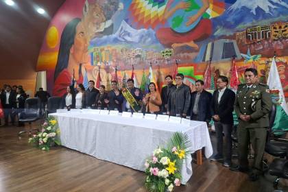Alcalde Roca posesiona a su equipo de secretarios en el municipio de El Alto
