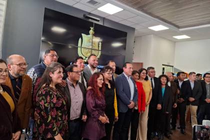 La Paz: Dockweiler presenta a sus secretarios municipales y subalcaldes; un exvocal del TSE figura en la lista