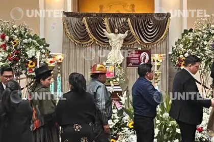 Arce y sus ministros dieron el último adiós a Erland Rodríguez en el Palacio Quemado 