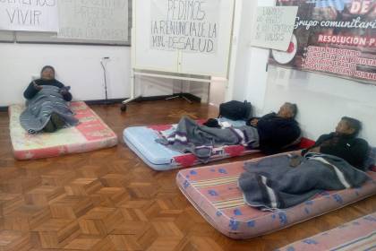 Pacientes renales inician huelga de hambre para exigir recursos para más de 1.000 pacientes en El Alto