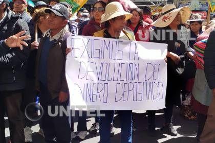 Panificadores protestan en puertas de Emapa para exigir la devolución del depósito para la harina subvencionada