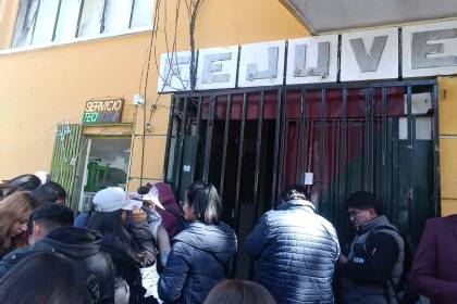 Juntas vecinales de El Alto se reúnen y se espera presencia de Ponchos Rojos, Transporte Pesado y la COB