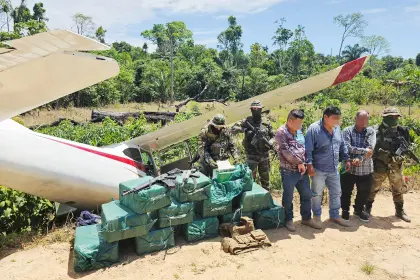 Agentes de Umopar hallan avioneta con droga luego de enfrentarse a tiros con los narcotraficantes