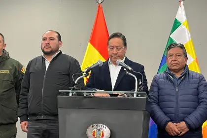Arce dice que no renunciará y ejercerá las facultades que le otorga la Constitución para dejar expeditas las carreteras
