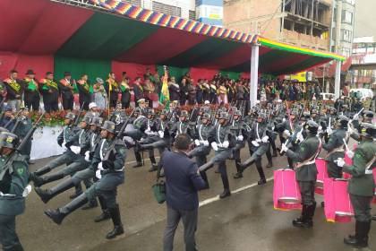 El Alto celebra 40 años de vida con un desfile, la verbena, ofrendas y una sesión de honor 