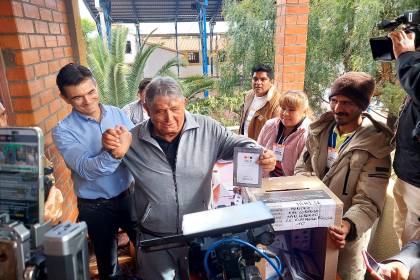 El expresidente Jaime Paz vota y dice que el pueblo pone sus esperanzas en las urnas