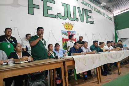 Transportistas suspenden paro y acuerdan con Fejuve un pasaje provisional de Bs 2,37