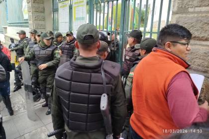 Despliegue policial en el TSE tras la inhabilitación de tres candidatos a la Alcaldía de El Alto