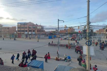 Bolivia amanece este jueves con 20 puntos de bloqueos en carreteras por conflictos sociales