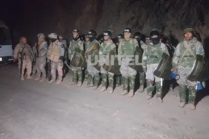 Resguardo militar y policial en el puente Parotani; efectivos alistan desbloqueo en otras zonas de la ruta al occidente